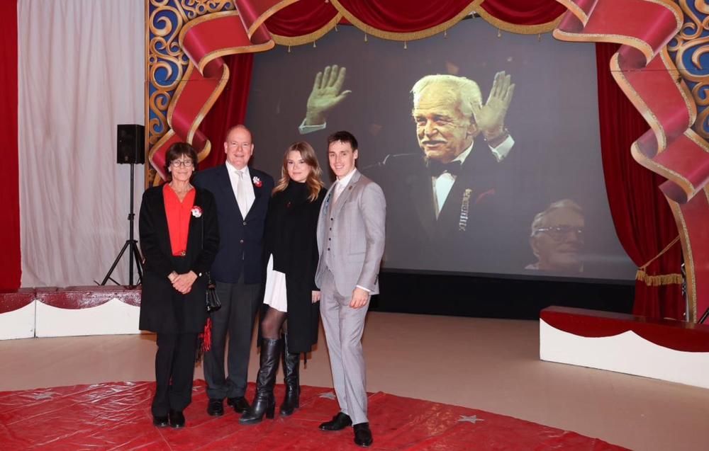 Esposizione_Circo_con_Prince_Albert_II-Princesse_Stephanie-Camille_Gottlieb-Louis_Ducruet_Direction_Communication-Frederic_Nebinger-1702565177826jpg--