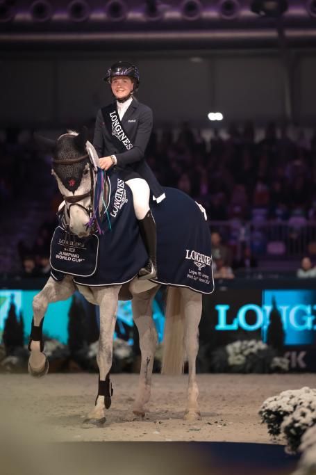 FIERACAVALLI_Sophie_Hinners_vincitrice_Longines_FEI_World_Cup_Verona_Premiazione_1-1731314119069jpg--