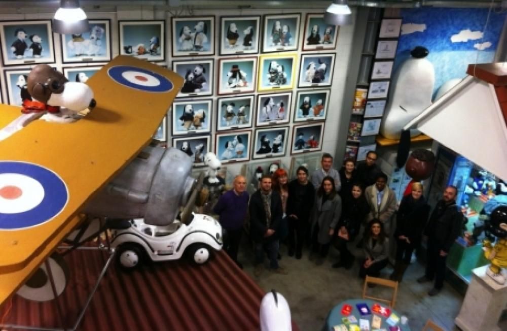 Foto_di_gruppo_studenti_IED_presso_BICjpg--snoopy