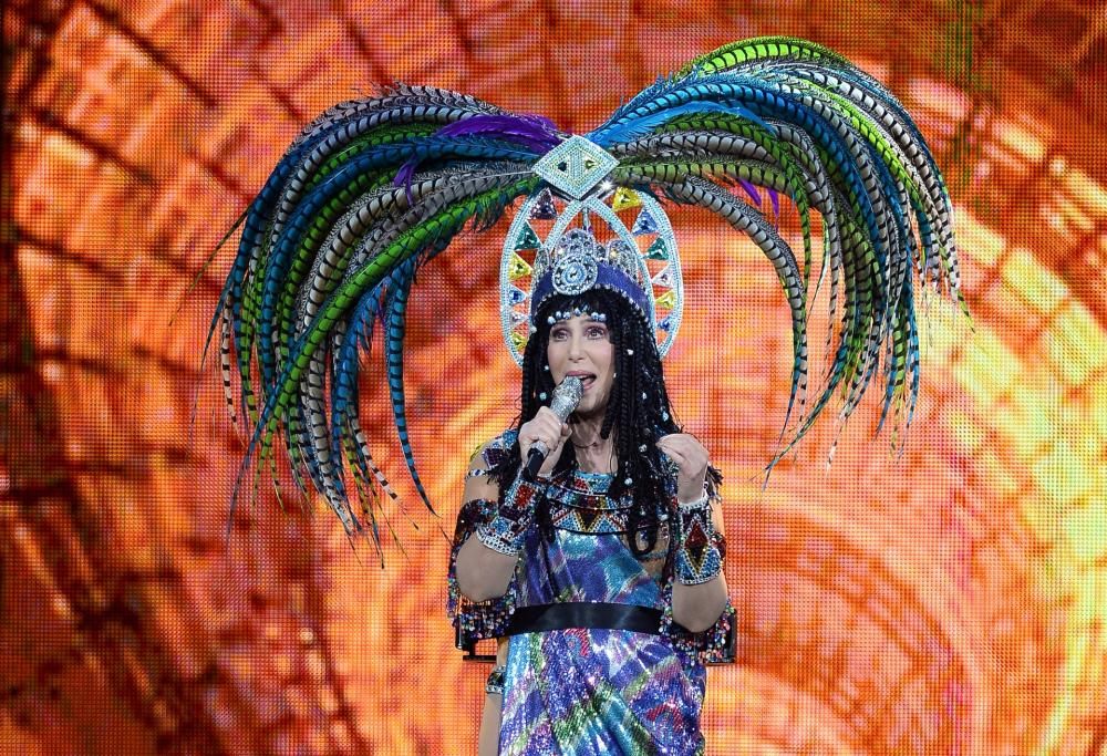 8 marzo 1990: Cher bocciata da un noto magazine di musica