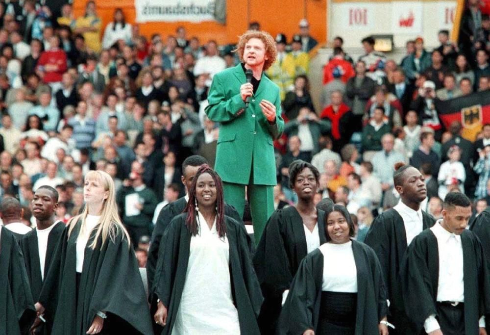 Europei di calcio: il regalo dei Simply Red