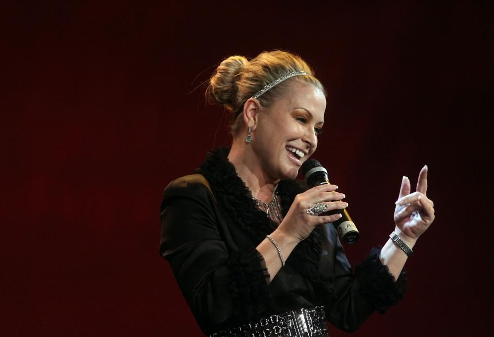 5 maggio 2000: Anastacia pubblica I’m Outta Love