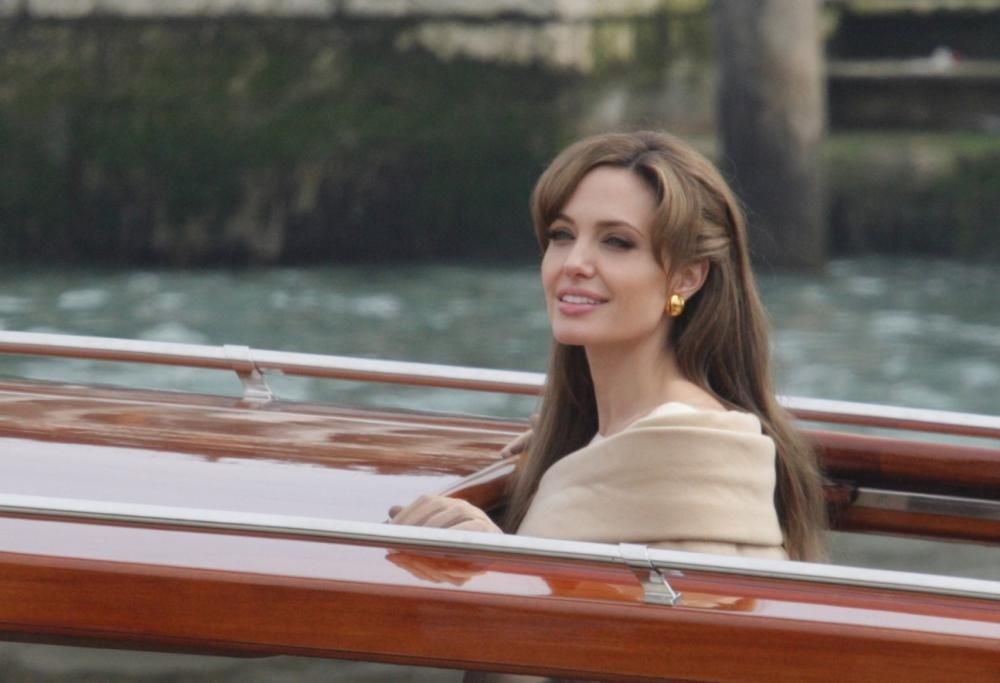 Angelina Jolie sui tetti di Venezia