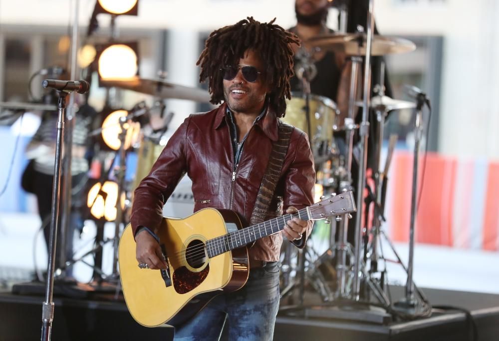 Lenny Kravitz irresistibile in una foto da bimbo