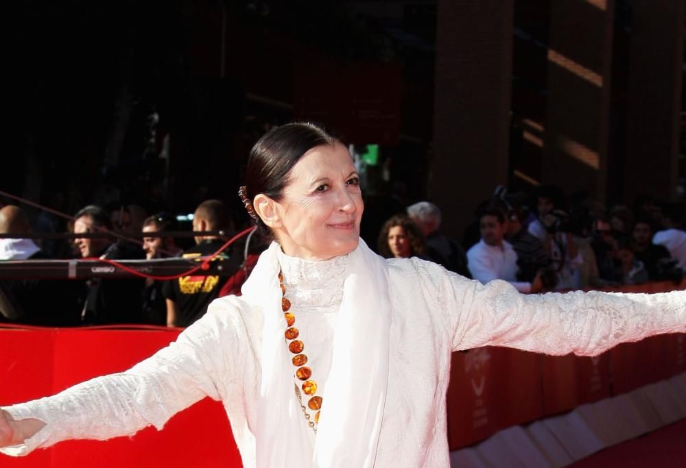 Carla Fracci: in suo onore a Milano circola un tram candido