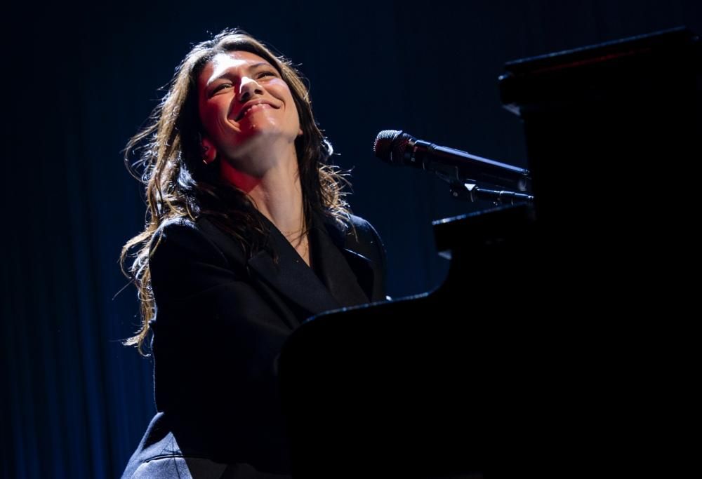 Elisa canta nel Colosseo vuoto. Ed è subito emozione