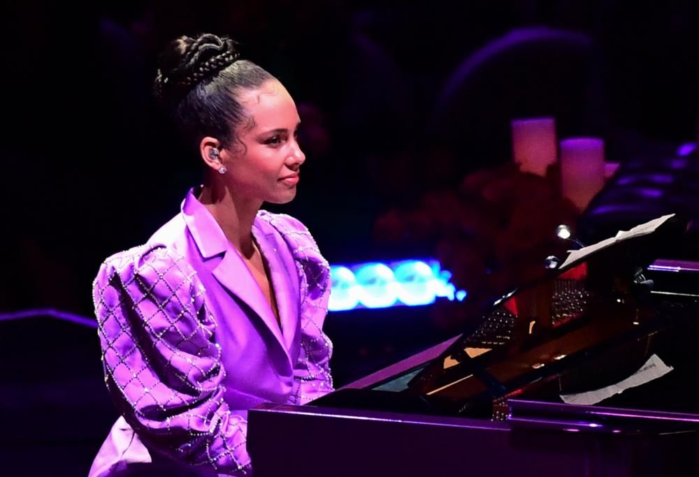 Alicia Keys tocca il cuore con la sua esibizione per Kobe Bryant