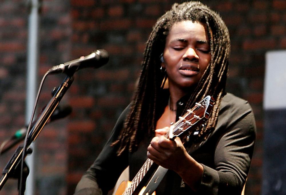 Tracy Chapman torna. E lascia il segno, invitando a votare per le presidenziali USA