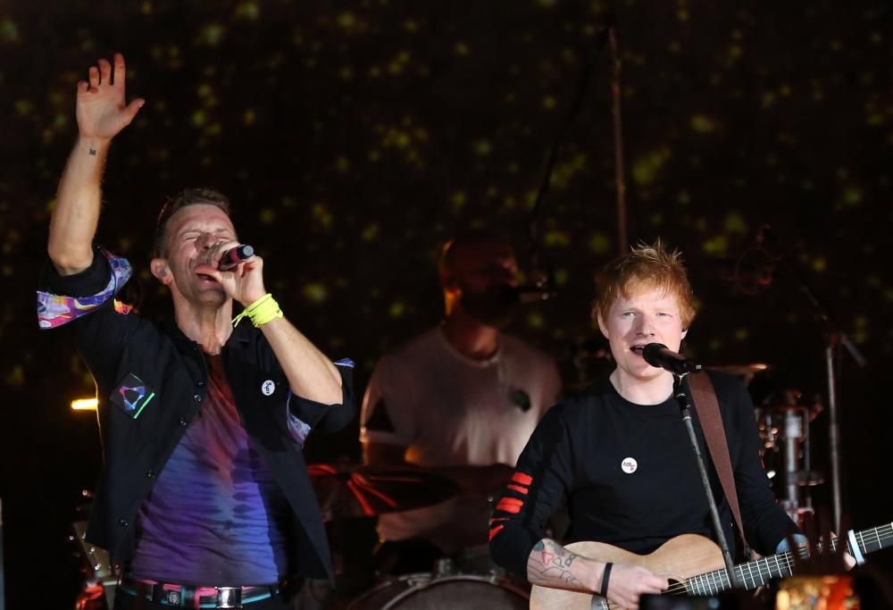 I Coldplay ed Ed Sheeran suonano insieme: tutti i video