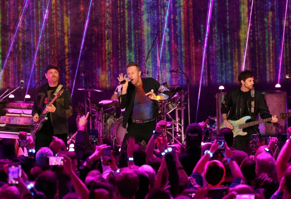 I Coldplay eseguono un’emozionante versione di Human Heart: il video