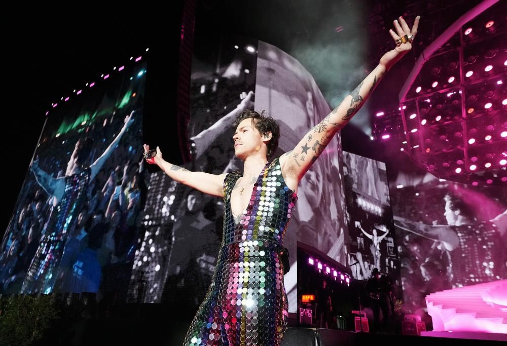 Harry Styles: “Voglio che vi divertiate come se fosse l’ultima volta.”  Il video in cui parla italiano