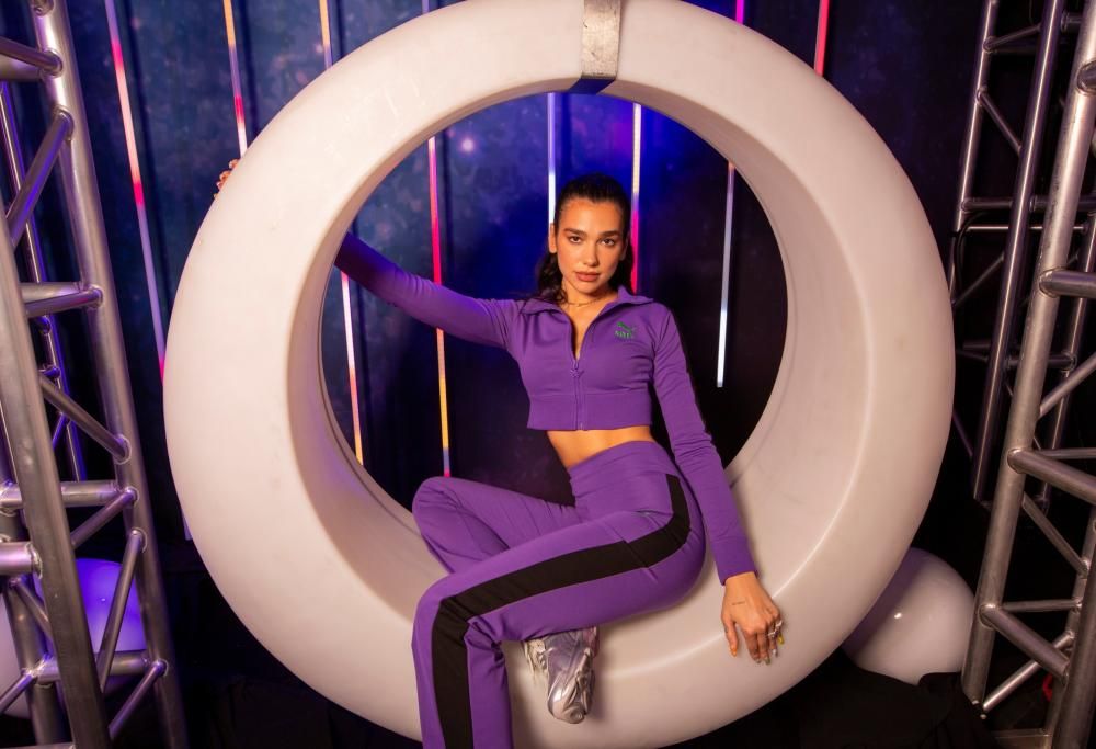 Dua Lipa fa ascoltare parte del nuovo singolo Houdini