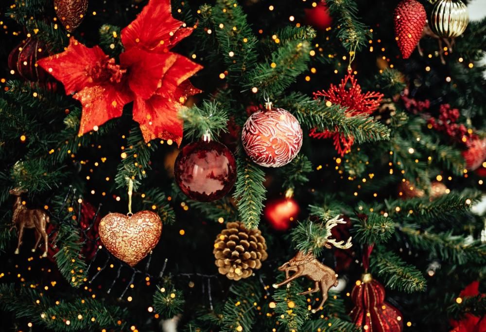 Natale: qual è il numero esatto di palline per addobbare l’albero?