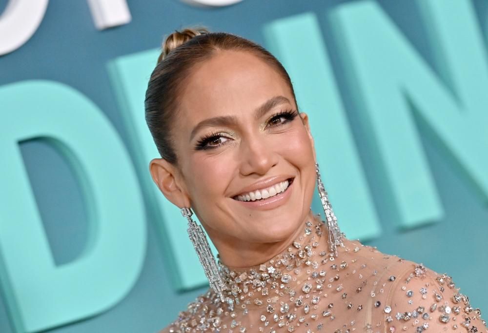 Jennifer Lopez festeggia in grande stile il suo compleanno: il video