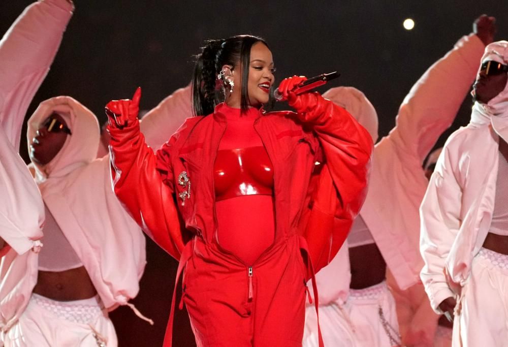 Rihanna rivela la nuova maternità