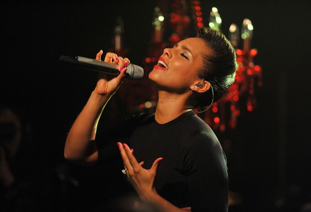 Alicia Keys canta Perfect Way To Die  e l’emozione è totale