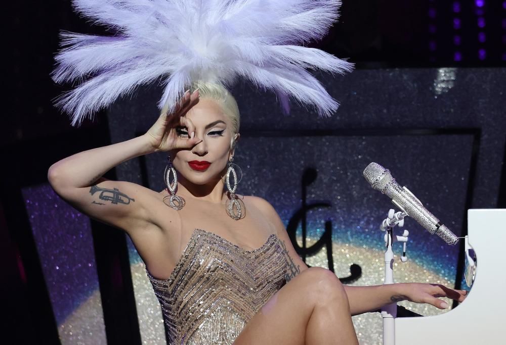 Lady Gaga rende omaggio a Tony Bennett