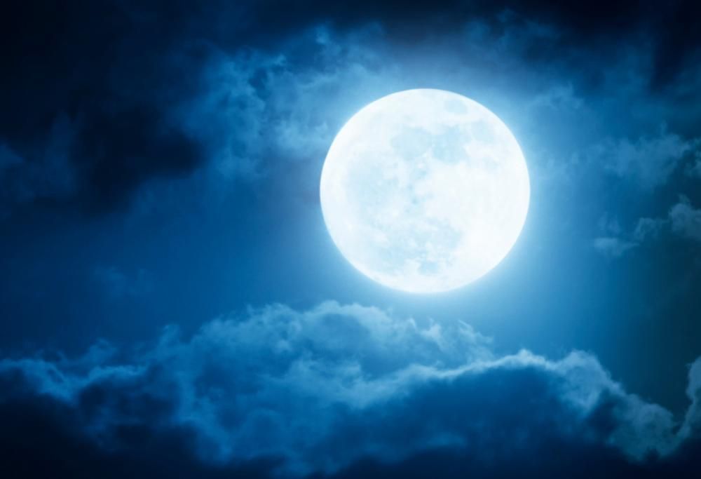 Spettacolo nel cielo: arriva la Luna Fragola