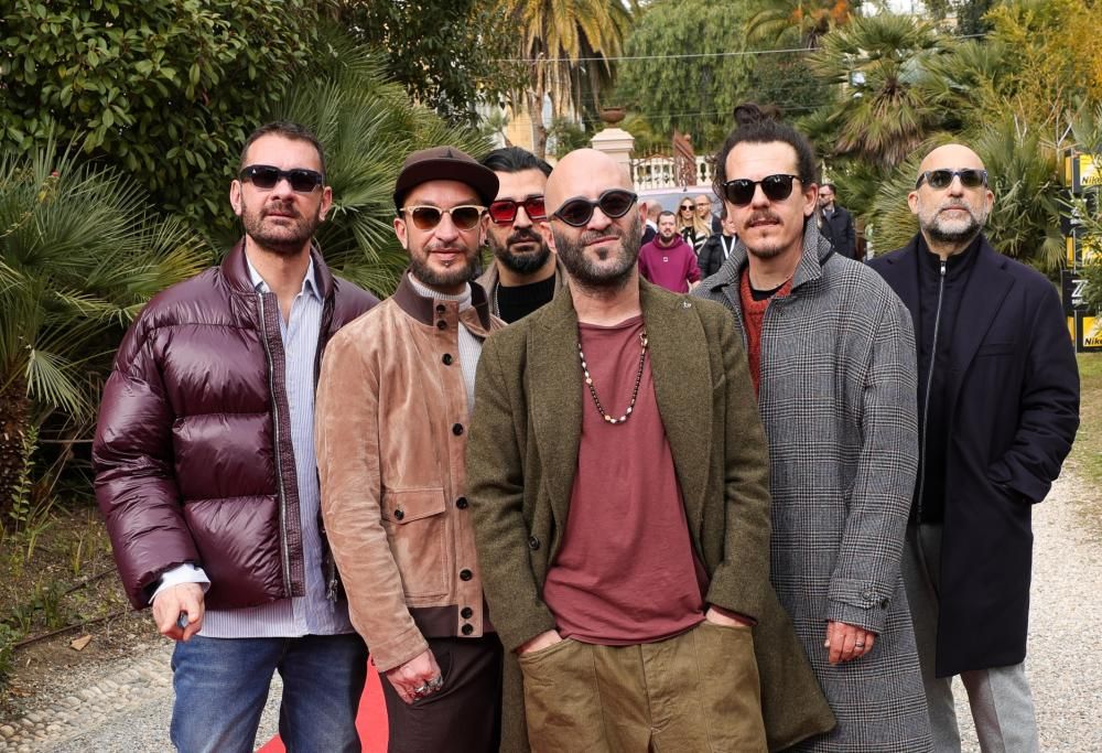 Negramaro: il concerto a sorpresa sul lungomare di Sanremo. I video