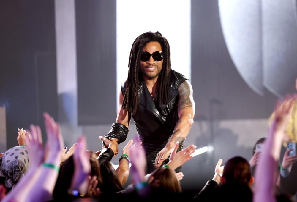 Lenny Kravitz a cena in un ristorante fiorentino. Le foto