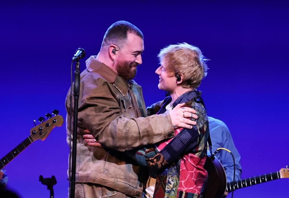 Ed Sheeran ospite a sorpresa al concerto di Sam Smith a New York. Il video