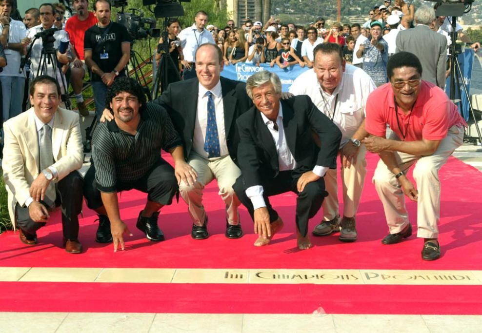 Golden_Foot_archivio_Antonio_Caliendo_Maradona_Prince_Albert__Gianni_Rivera_Just_Fontaine_Eusebio_GoldenFoot-1670574231822jpg--