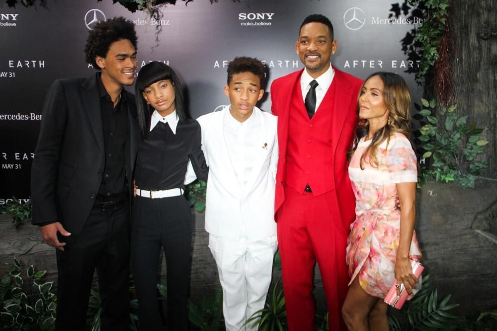 La-famiglia-Smith-al-completo-Da-sinistra-Trey-Willow-Jaden-il-grande-Will-Smith-e-la-consorte-lattrice-Jada-Pinkett-Smithjpg--_