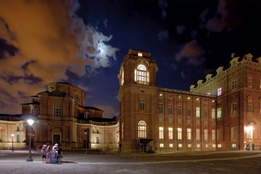 La_Reggia_di_Venaria_vista_dalla_Piazza_della_Repubblicajpg--venaria_reale