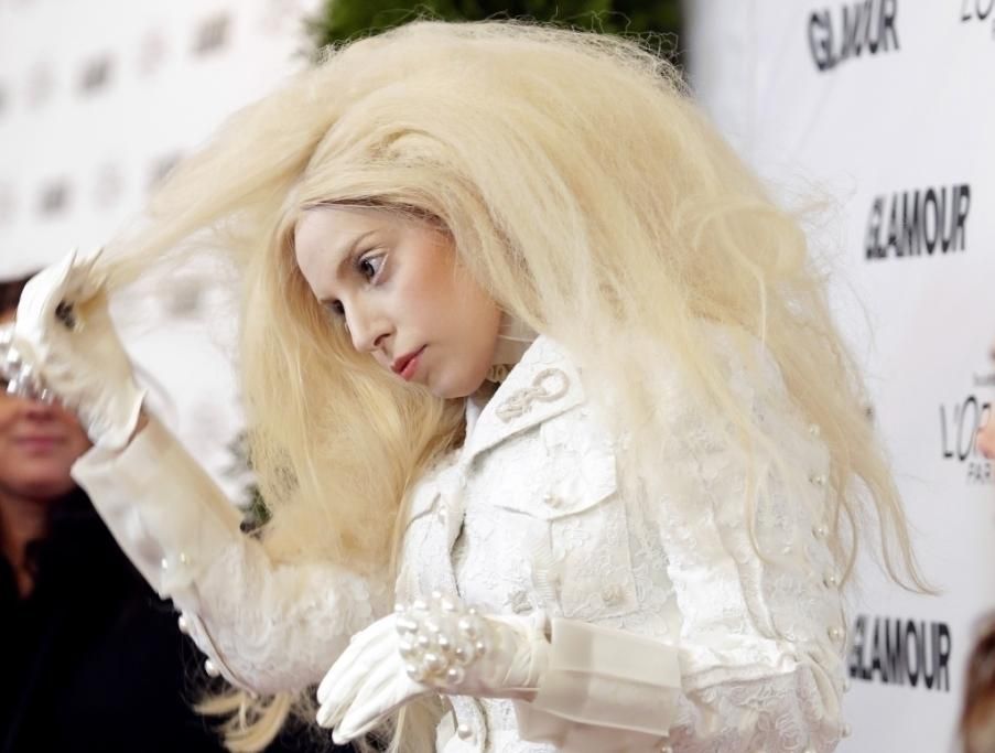 Lady-Gaga-INF-OPHOTOjpg--lady_gaga_alla_premiere_glamour_women_of_the_year_awards