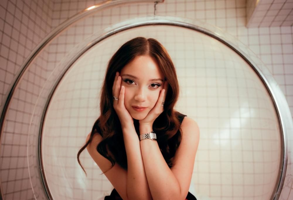 Laufey annulla le date dei suoi show