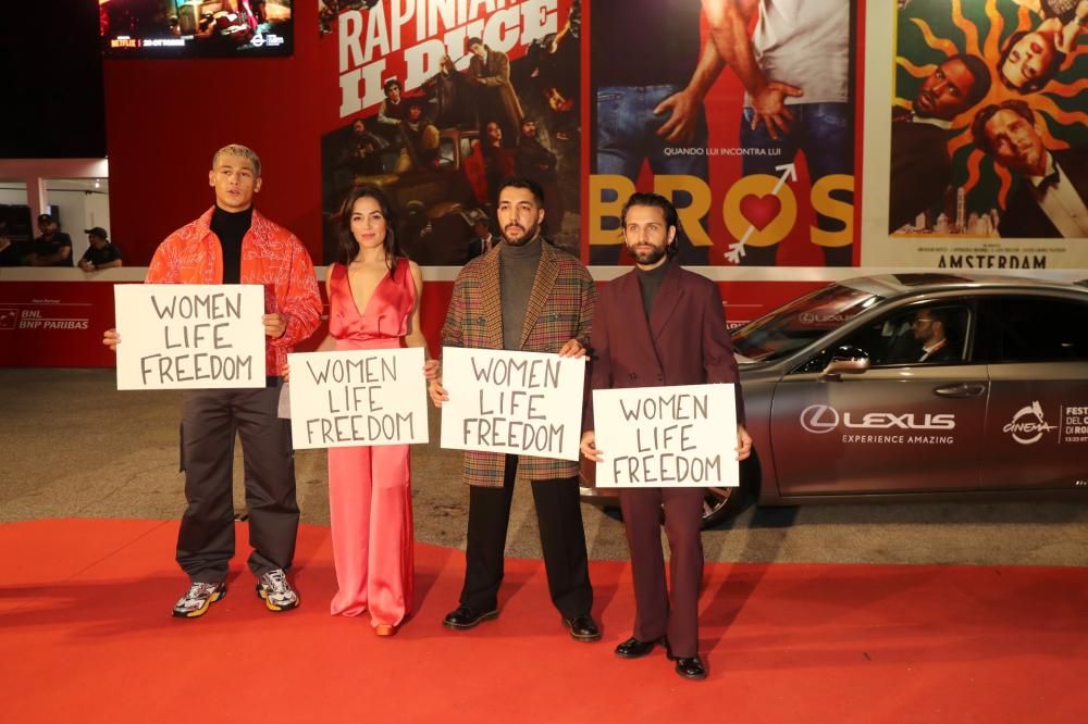 Lexus_Roma22_Emilio_Sakraya__Mona_Pirzad__Huseyin_Top_e_Arman_Kashani_1009-1666602254907JPG--emilio_sakraya__mona_pirzad__h_seyin_top_e_arman_kashani