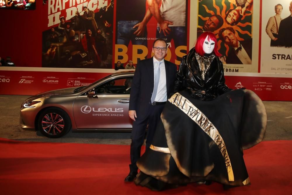 Lexus_Roma_2022_Director_Antonio_Valerio_Spera_and_Street_artist_Laika_1710-1666085262035JPG--director_antonio_valerio_spera_and_street_artist_laika
