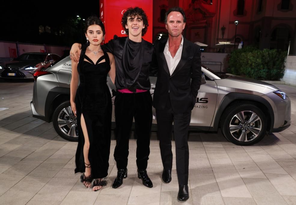 Lexus_Venezia_Morgan_Cohen__Jack_Dylan_Grazier_e_Walton_Goggins_709-1662623839928JPG--morgan_cohen__jack_dylan_grazier_e_walton_goggins
