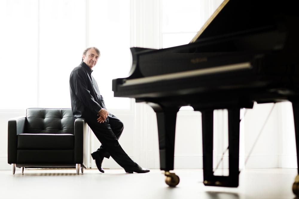 Monaco__pianista_Jean-Efflam_Bavouzet_B_Ealovega-1646993845414jpg--