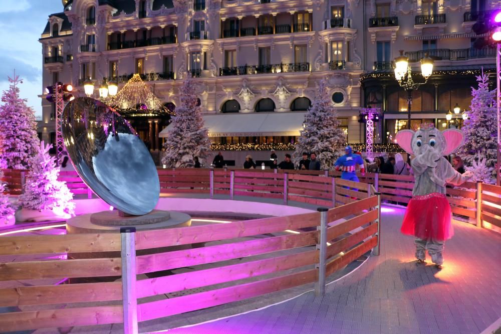 Monaco__pista_pattinaggio_Piazza_del_Casino_Monte_Carlo_SBM-1671641211778JPG--