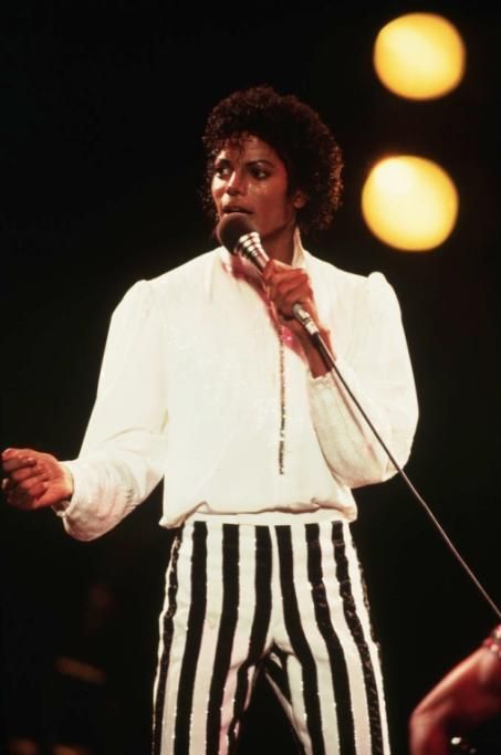 PN001092-1984jpg--michael_jackson_performing_in_striped_pants