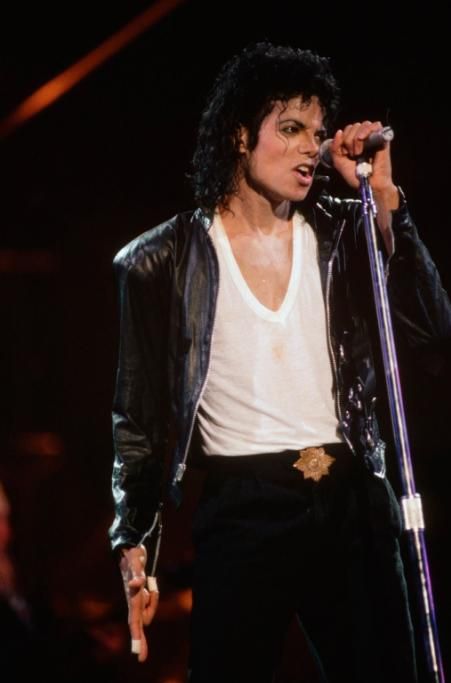 PN001003-1988jpg--michael_jackson_in_concert