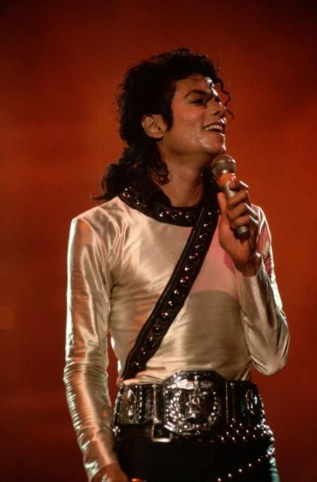 PN001034-1987jpg--michael_jackson_singing_on_the_bad_concert_tour