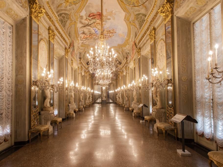 Palazzo_reale_galleria_specchi_2-1699346862409jpg--