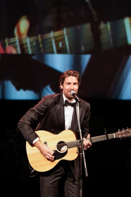 Performing-Tom-Leeb_SAV7777_MCFF-SChiappalone-1651480650915jpg--