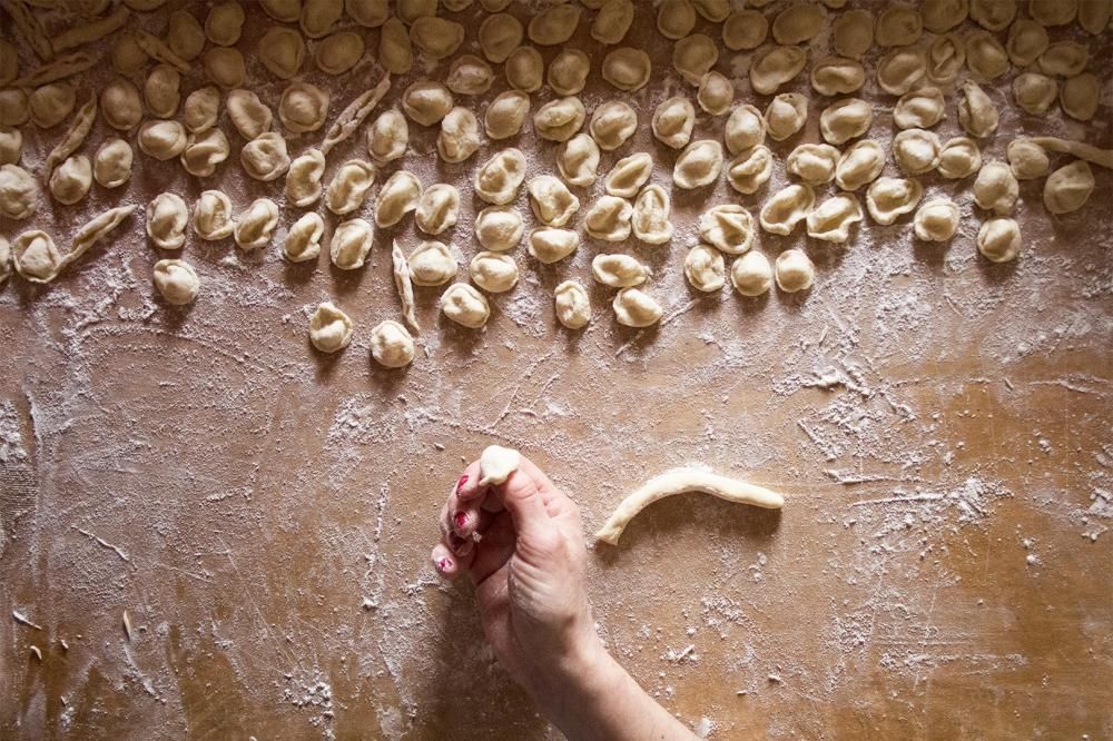Preparazione_delle_Orecchiette_ph_Mattia_Scelsi-1738339205555jpg--