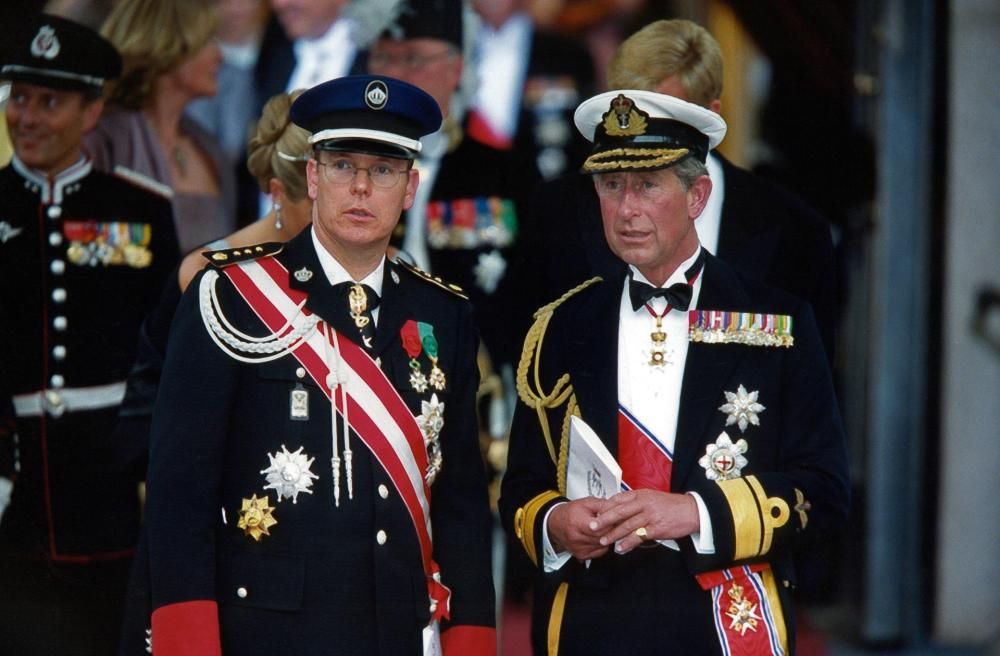 Prince_Albert_et_le_Prince_Charles_lors_du_mariage_du_Prince_heritier_Haakon_de_Norvege_-_Oslo_23-24_aout_2001-NIVIERE_SIPA-1663580752997jpg--