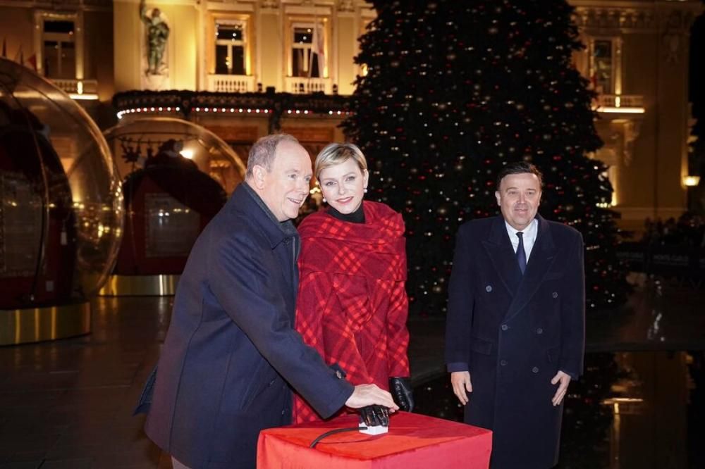 Principe_Alberto_II_e_Principessa_Charlene_accensione_Piazza_Casino_2023-1702293684150jpg--
