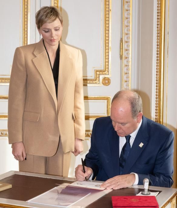 Principessa_Charlene_Principe_Alberto_DSC_3661_Eric_MathonPalais_princier-1699260947915jpg--