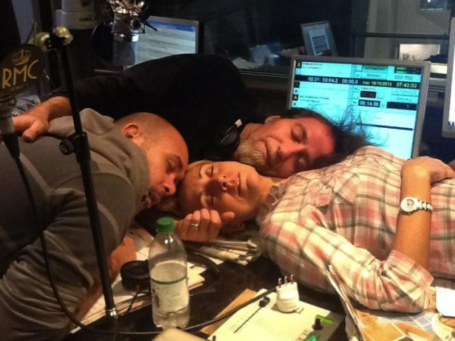 Qui-in-studio-a-No-Comment-siamo-molto-svegli-E-voi-come-vi-svegliatejpg--no_comment