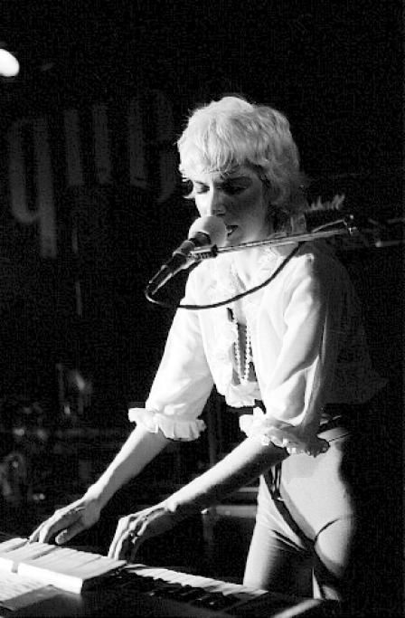RN001687jpg--annie_lennox_of_the_tourists_in_concert