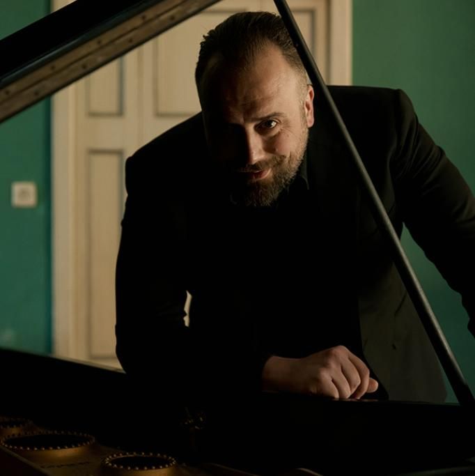 Raphael-Gualazzi-1762953907128jpg--