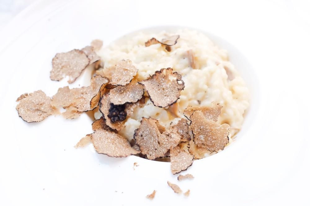 Risotto_e_Tartufo_bianco_archivio_GettyImages-1594917635186jpg--