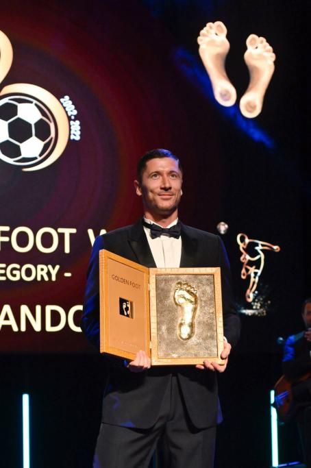 Robert_Lewandowski-Golden_Foot_Award_2022_GoldenFoot-1671700089255jpeg--