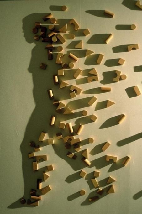 Shadow-Art-Donna-che-cammina1jpg--shadow_art_donna_che_cammina